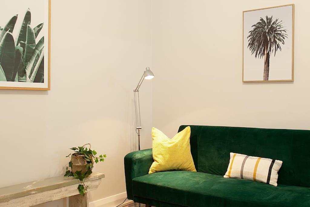 Large 4 Bed Beachside Haven 50m To Bondi Sydney