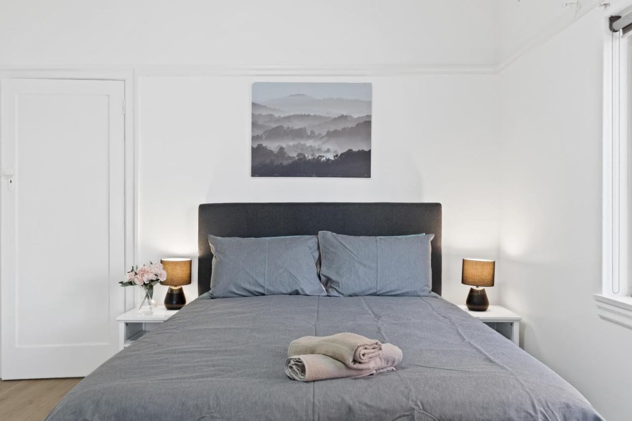 Burwood Newly Renovated 2 Bed 2 Bath Free Private Parking Big Apartamento Sidney