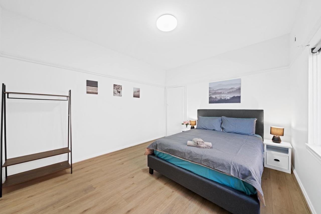 Apartamento Burwood Newly Renovated 2 Bed 2 Bath Free Private Parking Big