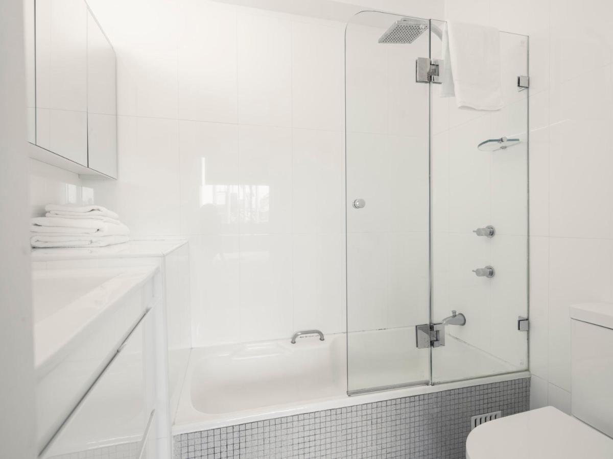 Apartment 1br Studio Near The With Rooftop Pool