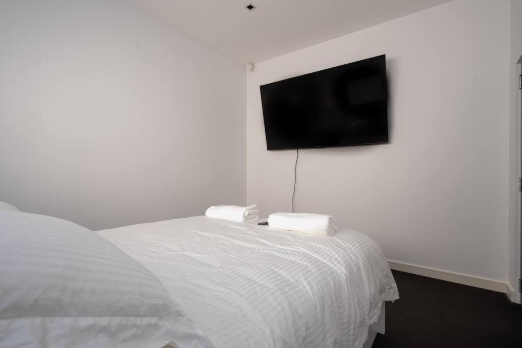Eggie's Nest - Luxury 1 Bedroom Apartment *