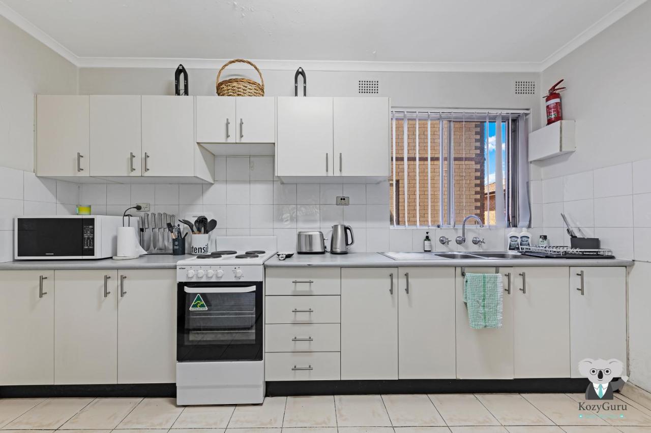 Kozyguru / Westmead / 2 Bed Unit + Free Parking / Walk To Westmead Hospital / Nwe022 *