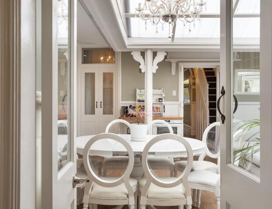 The East-redfern Mansion On Chelsea Holiday home *