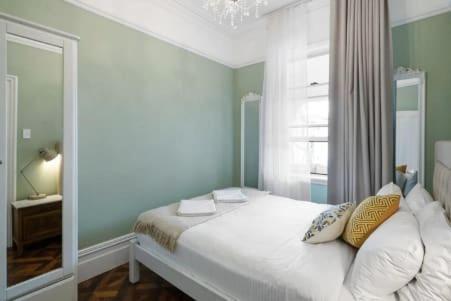 The East-redfern Mansion On Chelsea Holiday home *