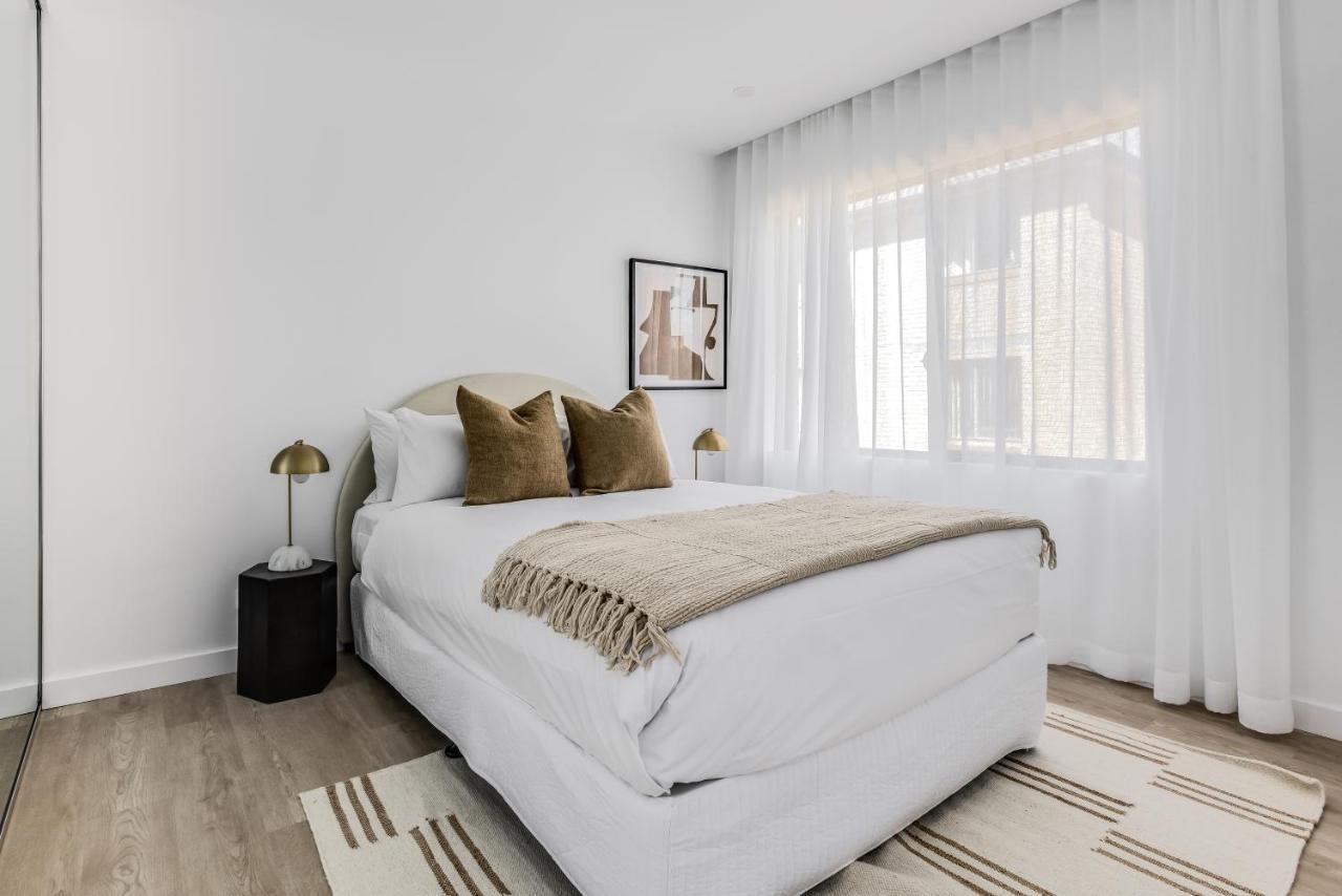 Kahlo Bondi - Luxury Escape - 3 Bedroom Furnished Apartment *