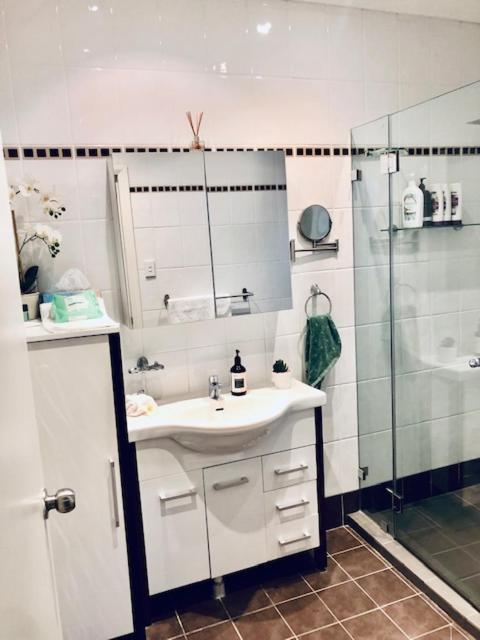 Style Monterey Guest Near Hospitals, And Airport Hotel Sydney