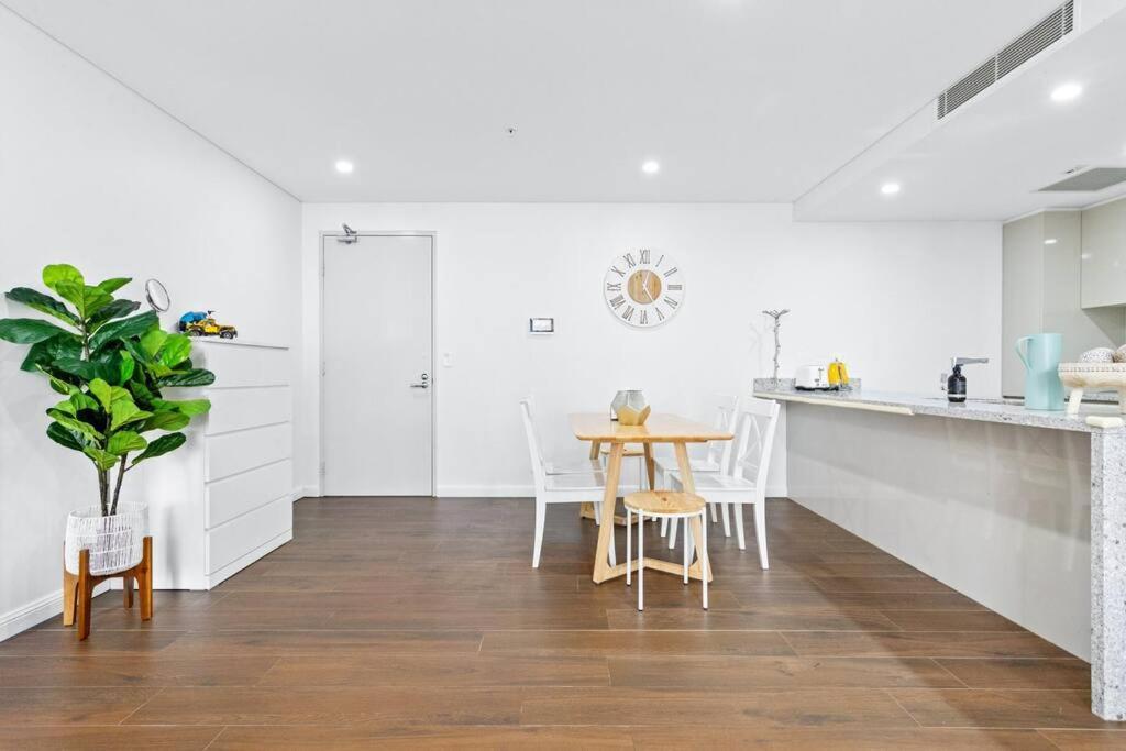 Four Bedroom With Facilities In Olympic Park *