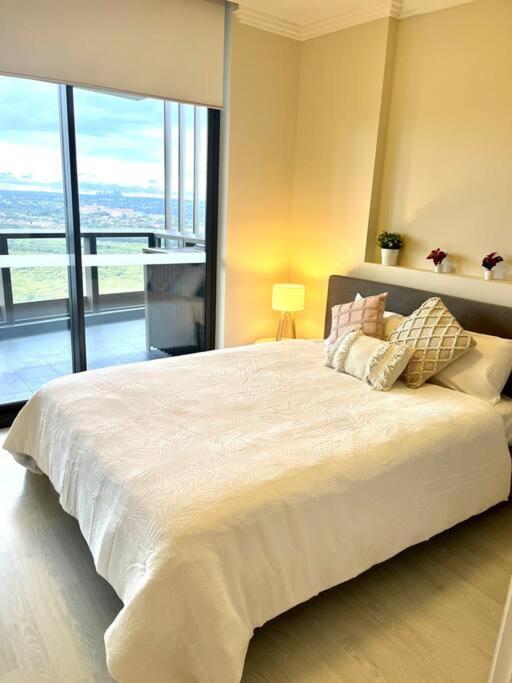 Amazing 2 Bed 2 Bed Bath Parking Apartment *