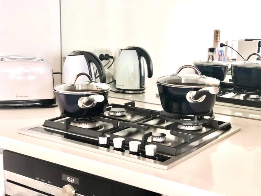 Amazing 2 Bed 2 Bed Bath Parking Sydney