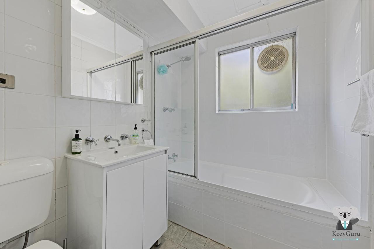 Kozyguru / Westmead / 2 Bed Unit + Free Parking / Walk To Westmead Hospital / Nwe022 *