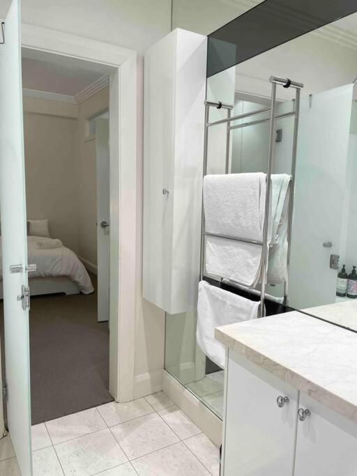 Stylish In The Heart Of Potts Point Apartment Sydney