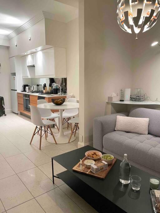 Stylish In The Heart Of Potts Point Apartment Sydney