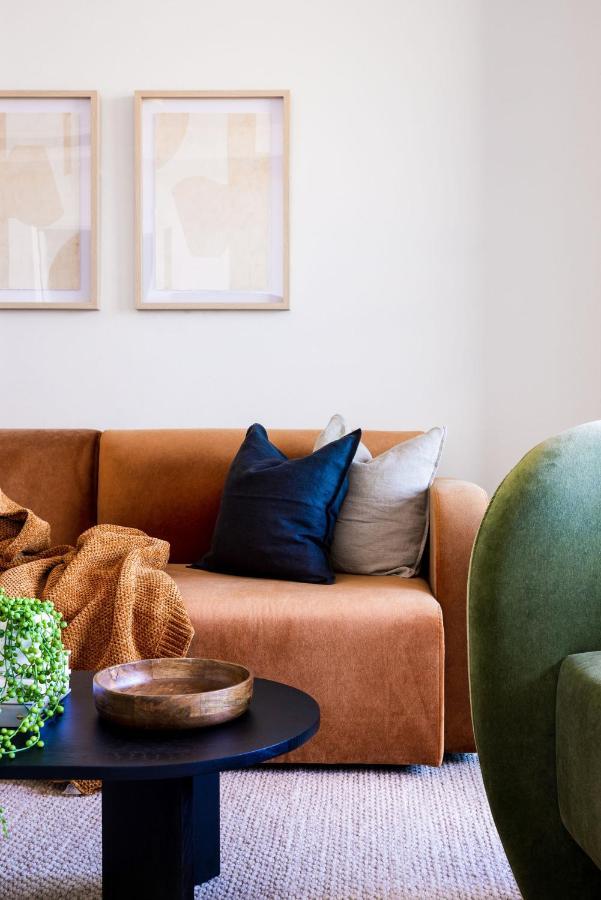Kahlo Alexandria - Stylish 2 Bdrm Walk To Train Apartment *