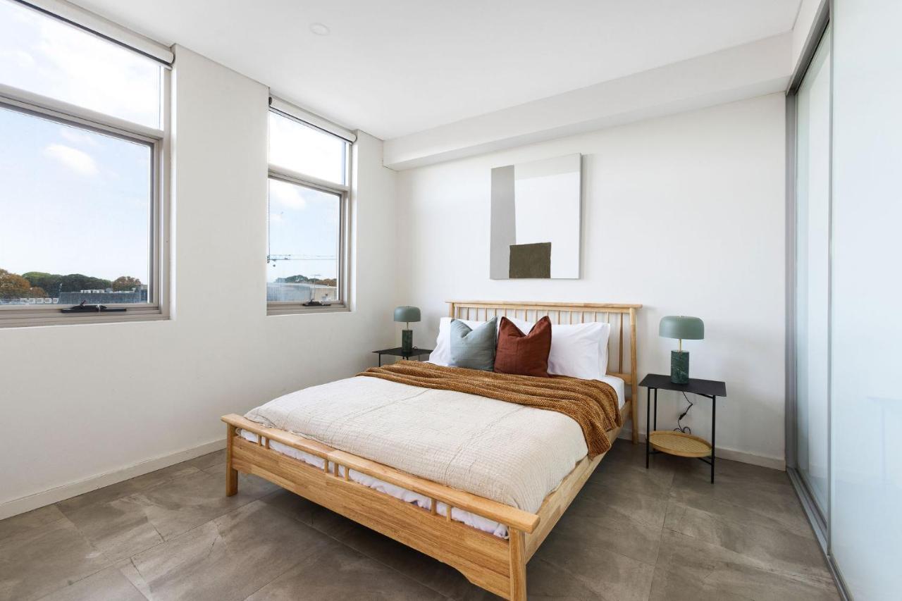 Kahlo Alexandria - Stylish 2 Bdrm Walk To Train Apartment *