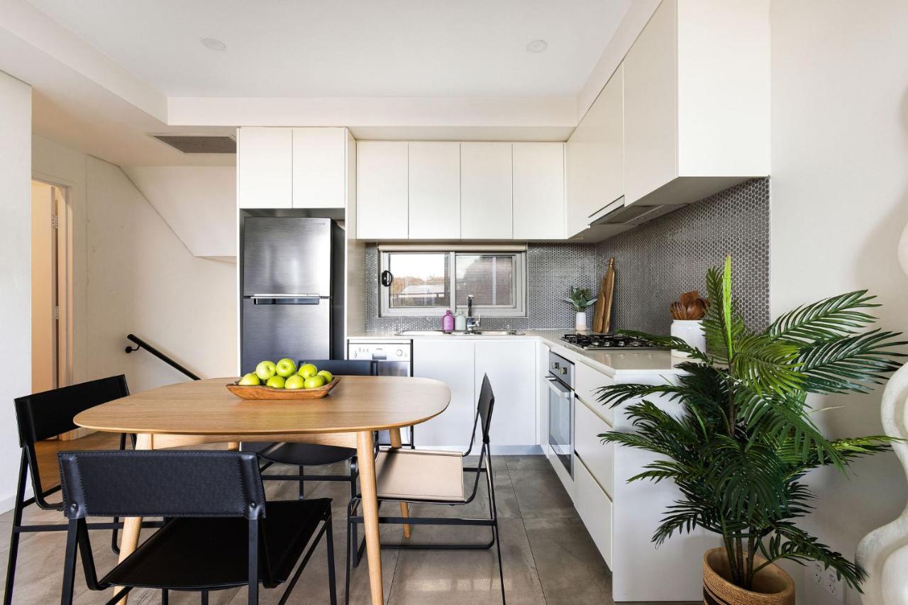 Apartment Kahlo Alexandria - Stylish 2 Bdrm Walk To Train Sydney
