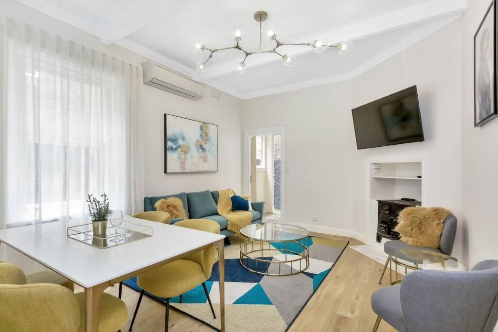 Stylish Cbd 2 Bedroom 54