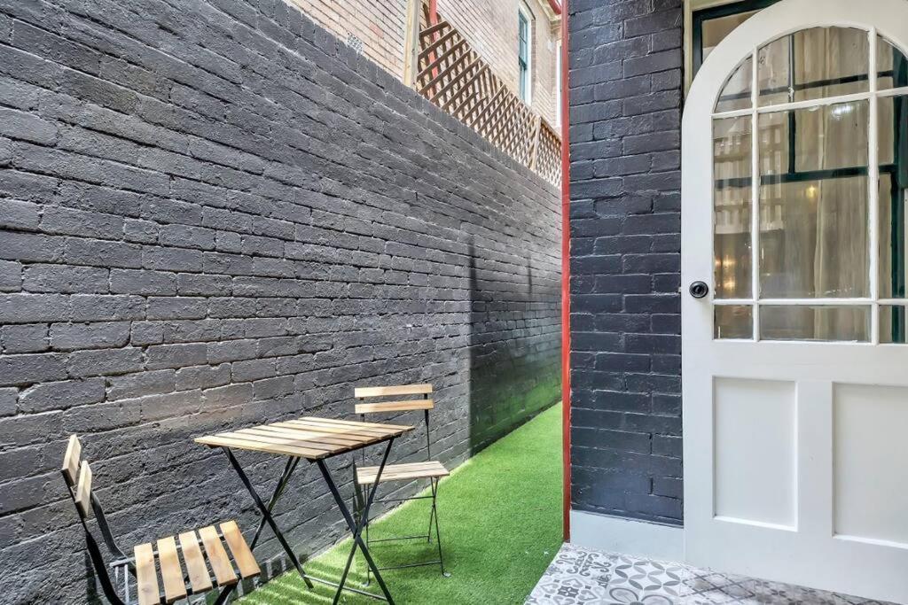 Stylish Cbd 2 Bedroom 54 Apartment *