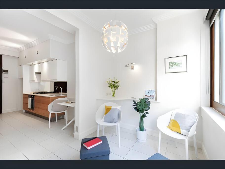 Apartment Stylish In The Heart Of Potts Point Sydney