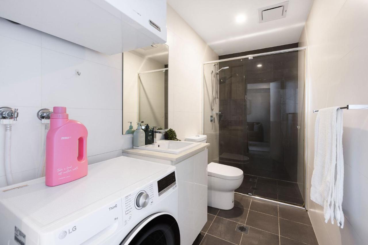 Kahlo Alexandria - Stylish 2 Bdrm Walk To Train Apartment Sydney