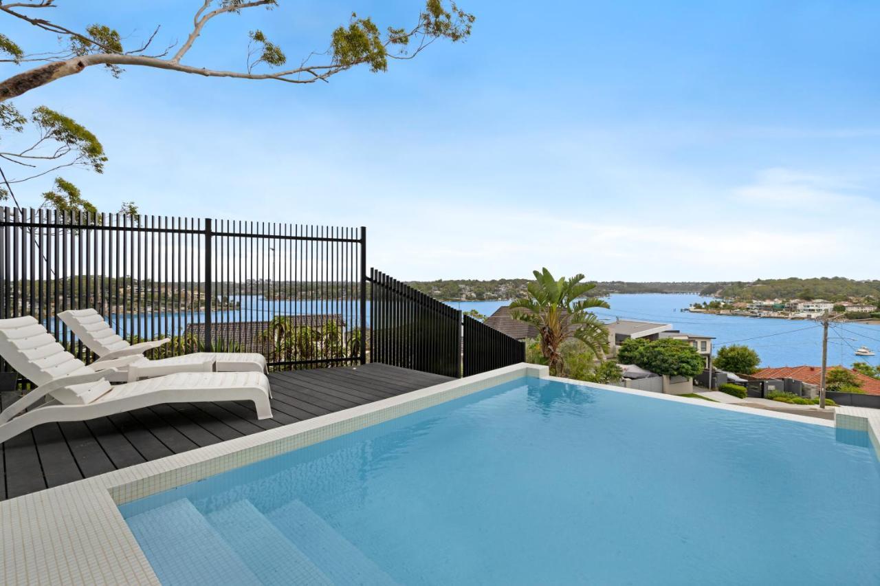 Luxury Waterside Holiday home Sydney