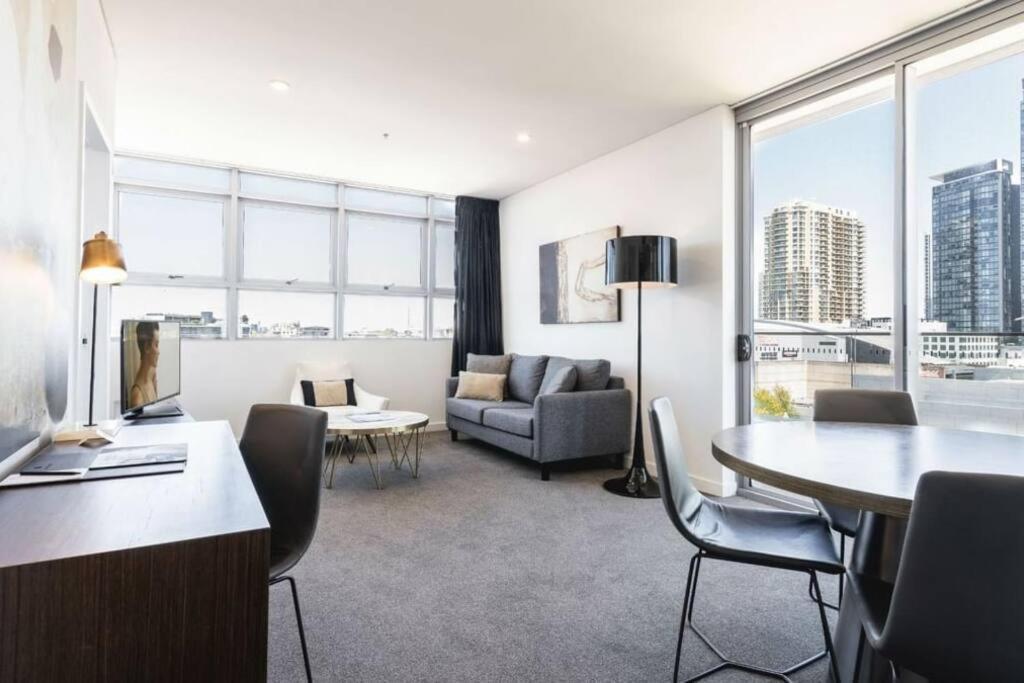 Apartment Chatswood Cbd 2br L Balcony L Parking L Office