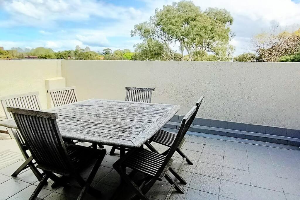Apartment Location And Lifestyle - 2 Bed, 2 Bath And Parking