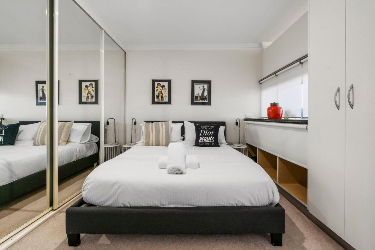 Floor With Balcony In Great Location Apartment Sydney