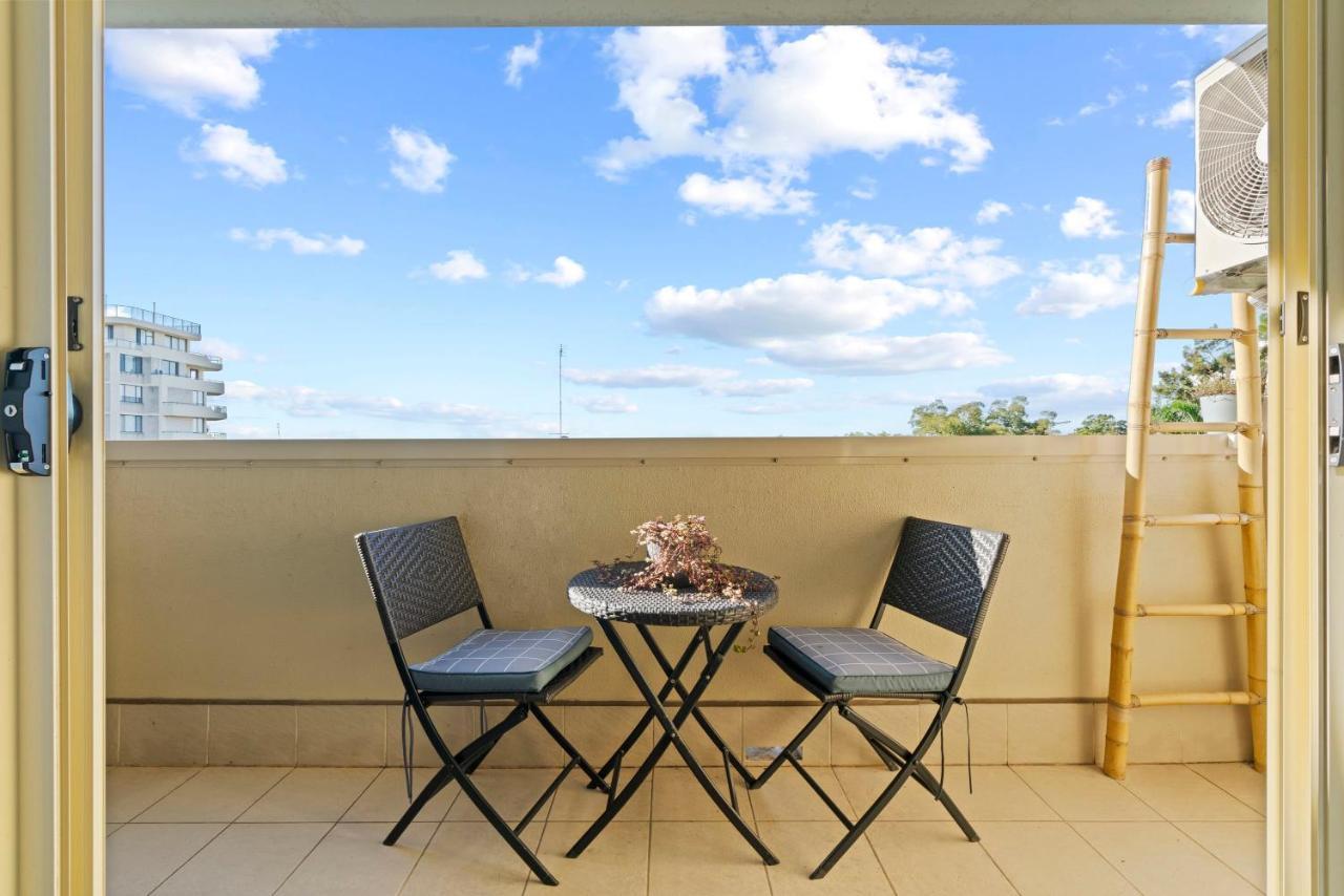 Floor With Balcony In Great Location Apartment