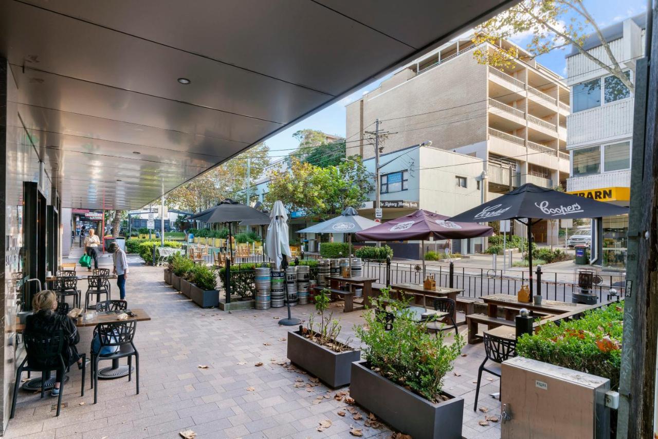 Floor With Balcony In Great Location Apartment *