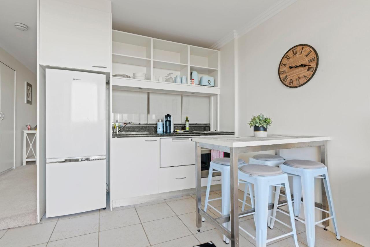 Floor With Balcony In Great Location Apartment *