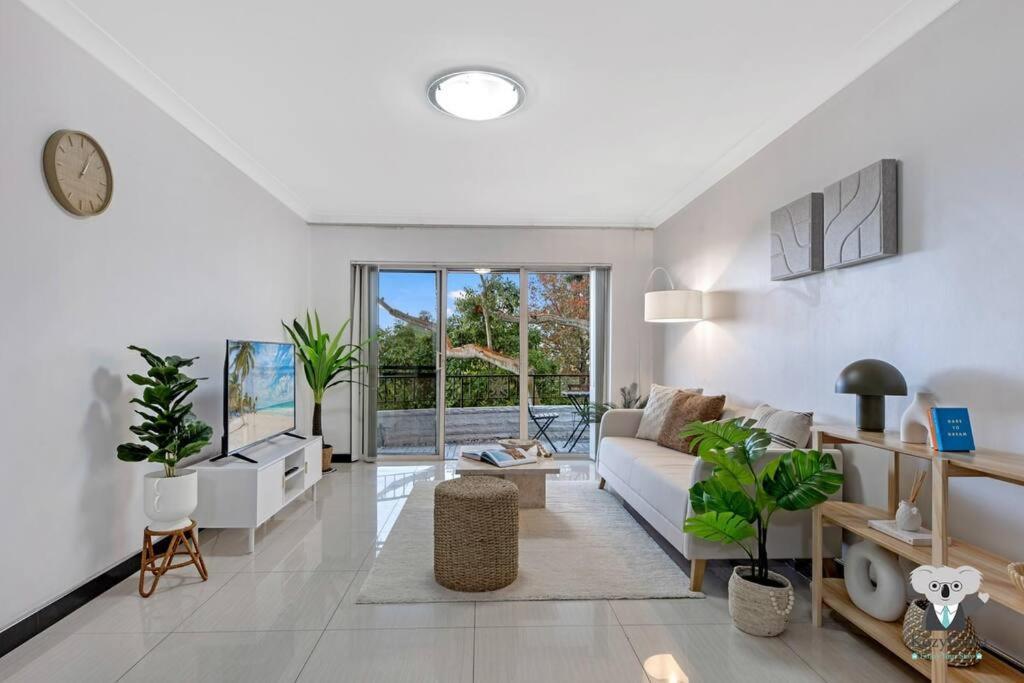 Campsie 2 Bed Spacious / Nca069 Apartment *