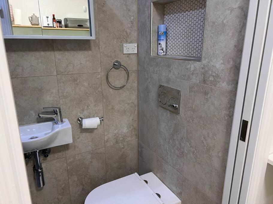 Private 1 Bedroom Near And Shops