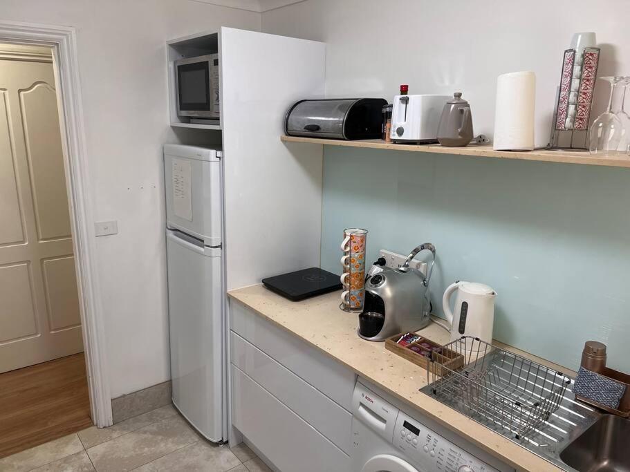 Private 1 Bedroom Near And Shops