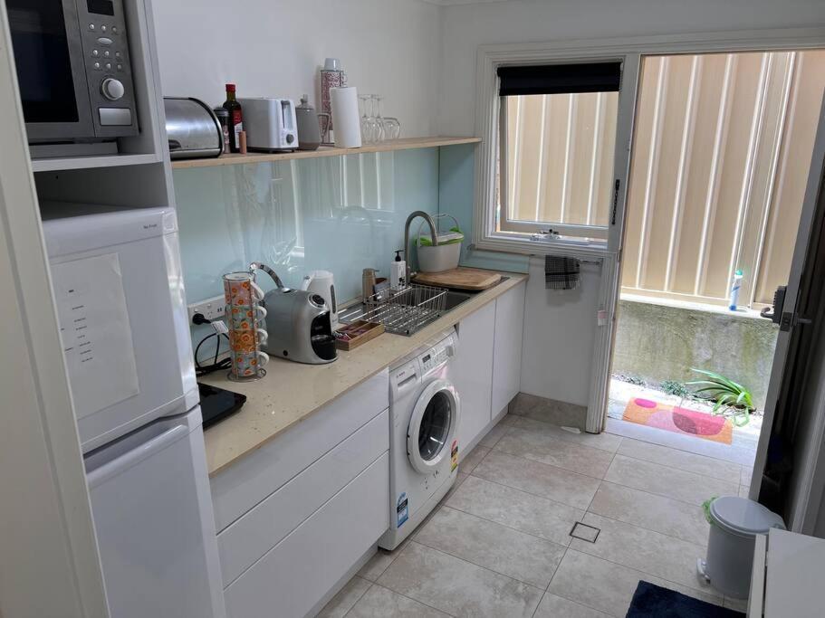 Private 1 Bedroom Near And Shops Apartment Sydney