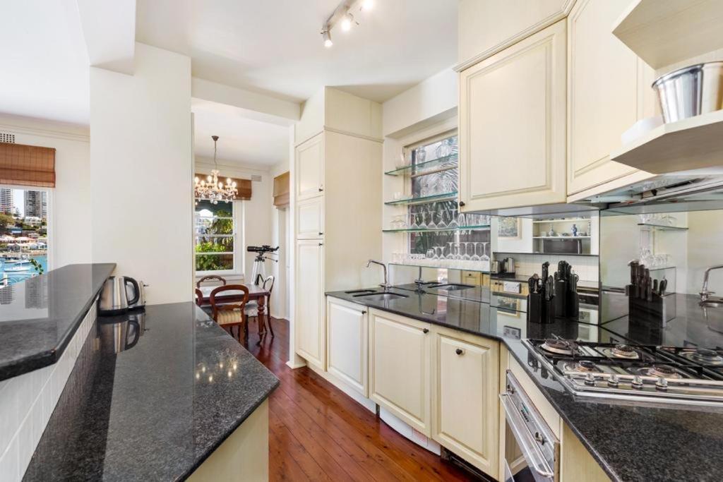 Double Bay Harbour-front With Stunning Views Apartment *