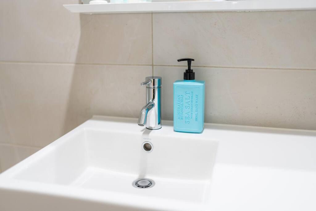 Blue Nest 2b2b Modern Apartment