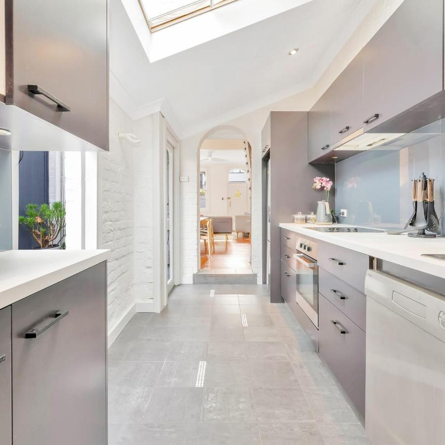 Stylish Terrace Oasis 2br In Vibrant Surry Hills *