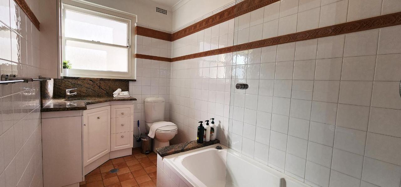 Apartment Watch The Sunrise Over Coogee 2 Bedrooms+garage
