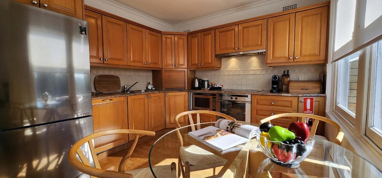 Watch The Sunrise Over Coogee 2 Bedrooms+garage Apartment