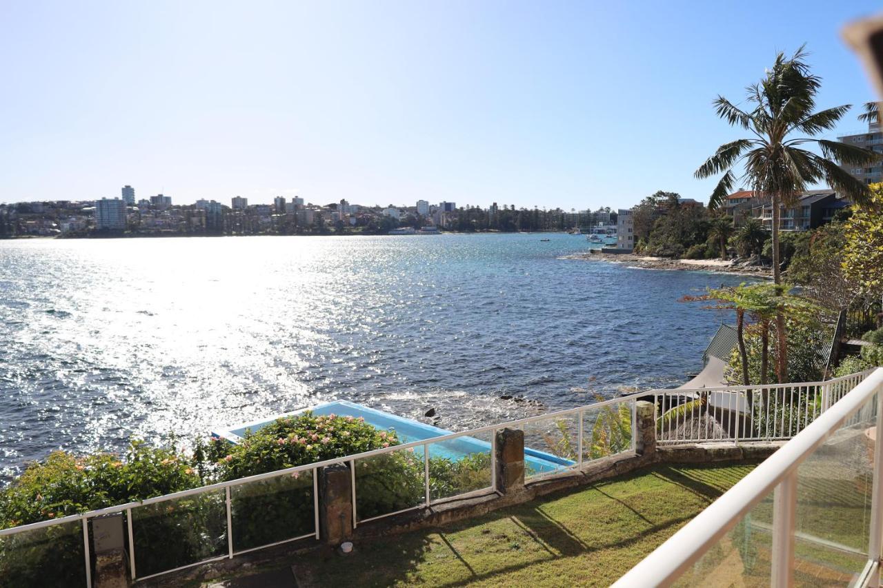 Waterfront On Manly Harbour Apartment