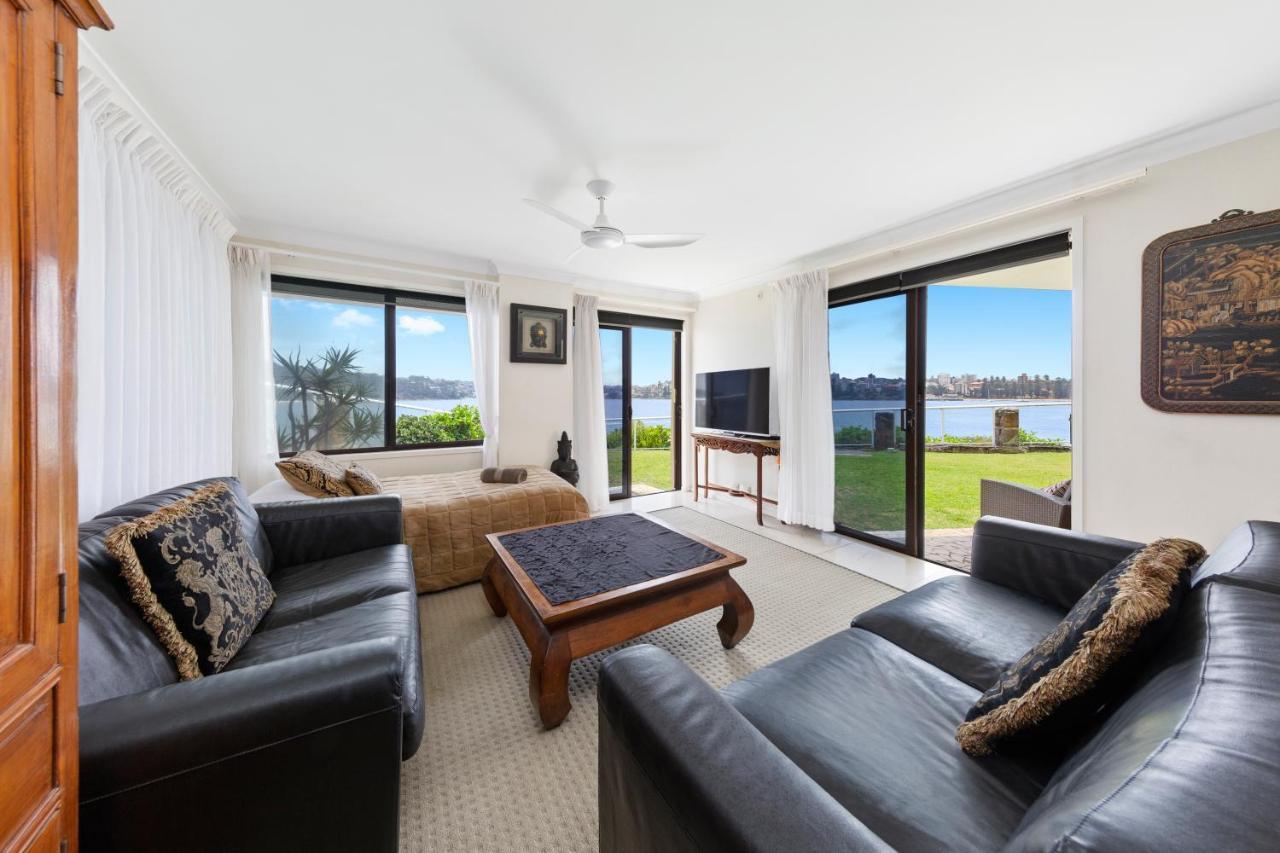 Waterfront On Manly Harbour Apartment