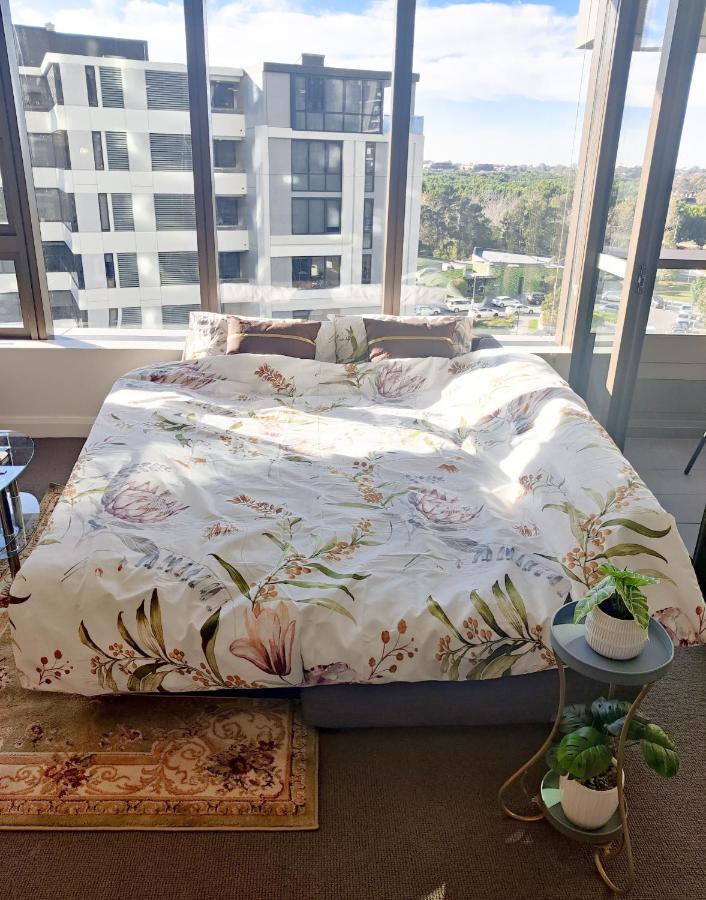 Comfy & Bright 1 Bed Olympic