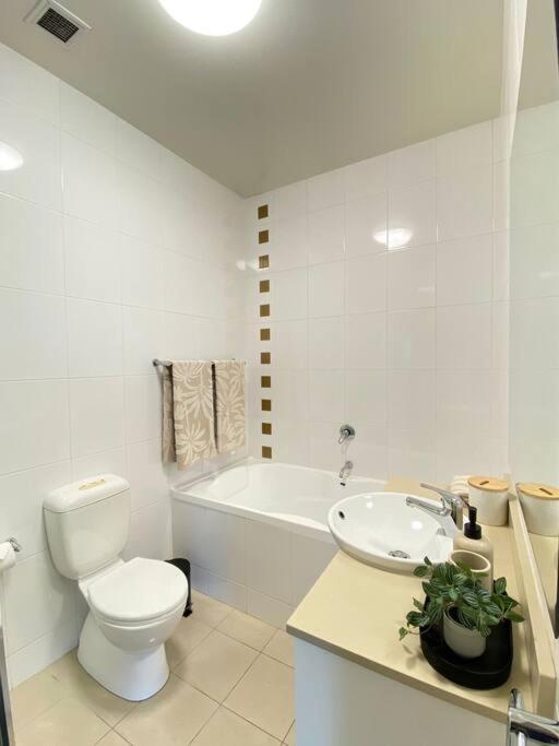 In Chiswick With Pool, Sauna & Gym * Sydney