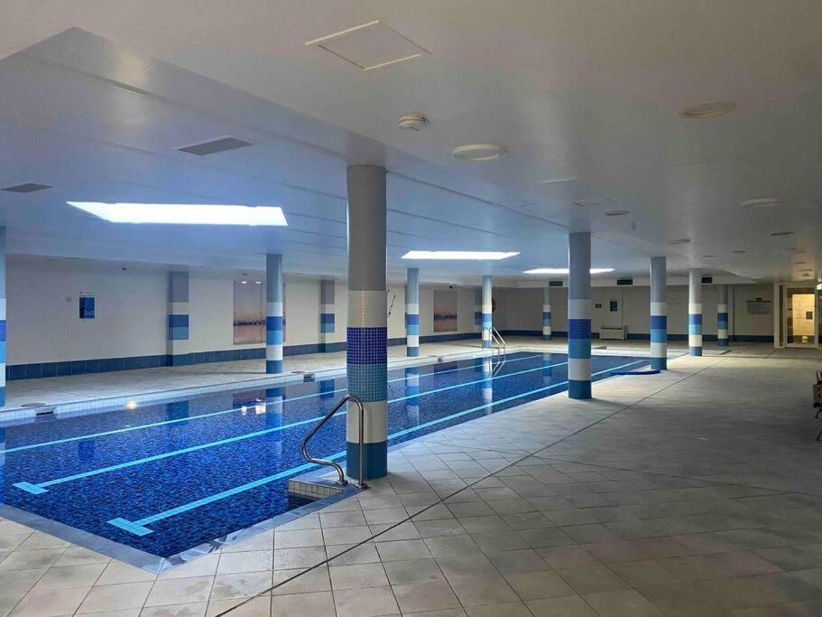 In Chiswick With Pool, Sauna & Gym *