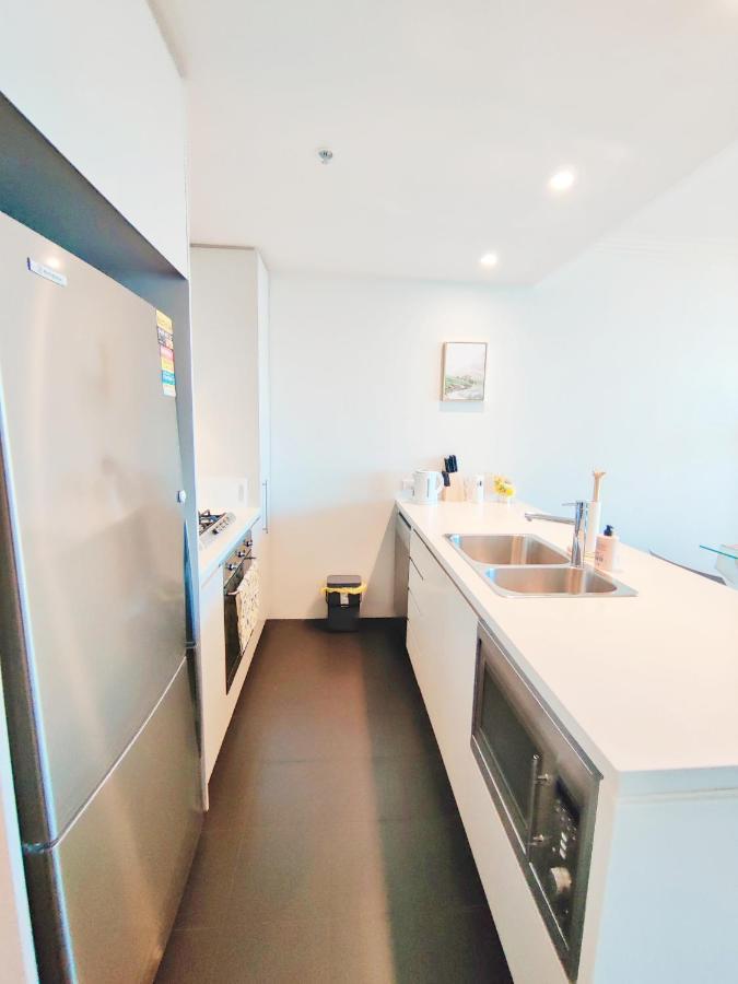 Comfy & Bright 1 Bed Olympic Apartment