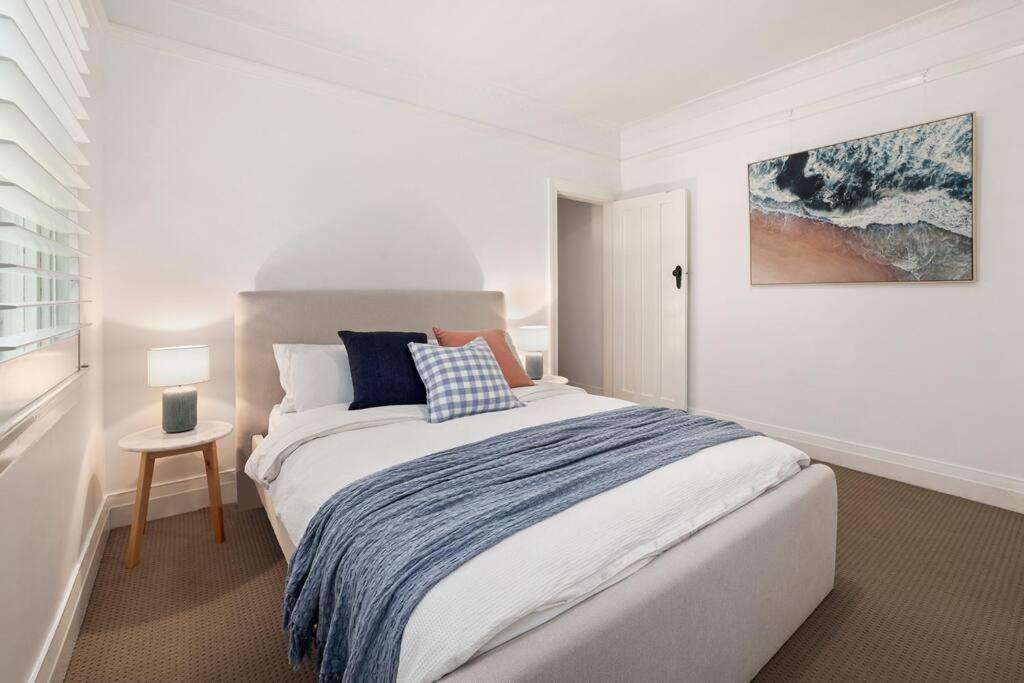 Spacious Art Deco In The Heart Of Manly
