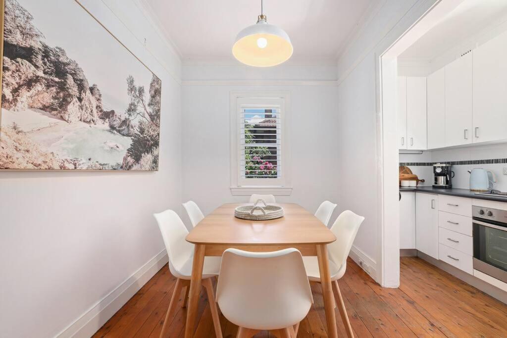 Spacious Art Deco In The Heart Of Manly Sydney