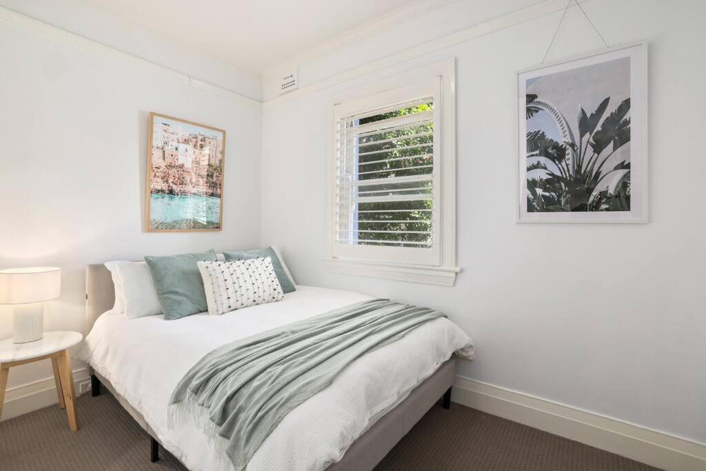 Spacious Art Deco In The Heart Of Manly *
