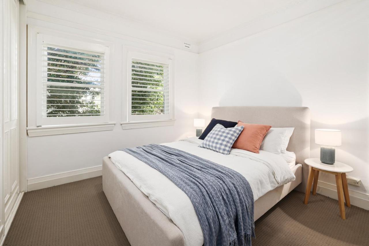 Spacious Art Deco In The Heart Of Manly