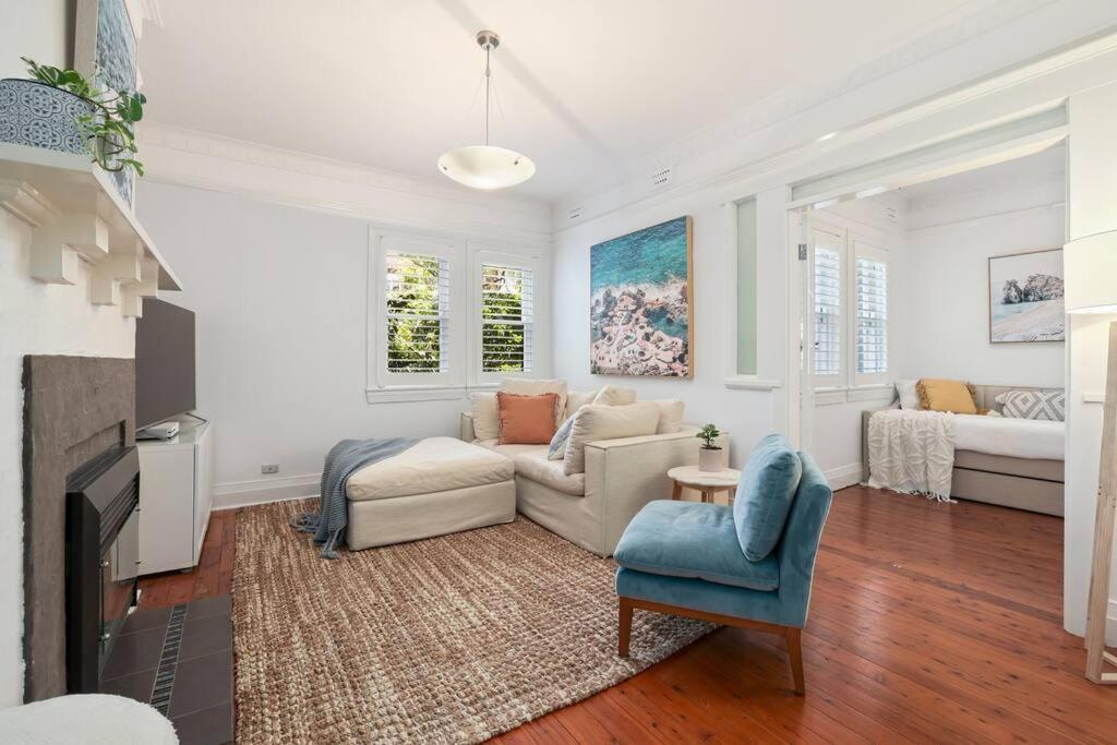 Spacious Art Deco In The Heart Of Manly Apartment *